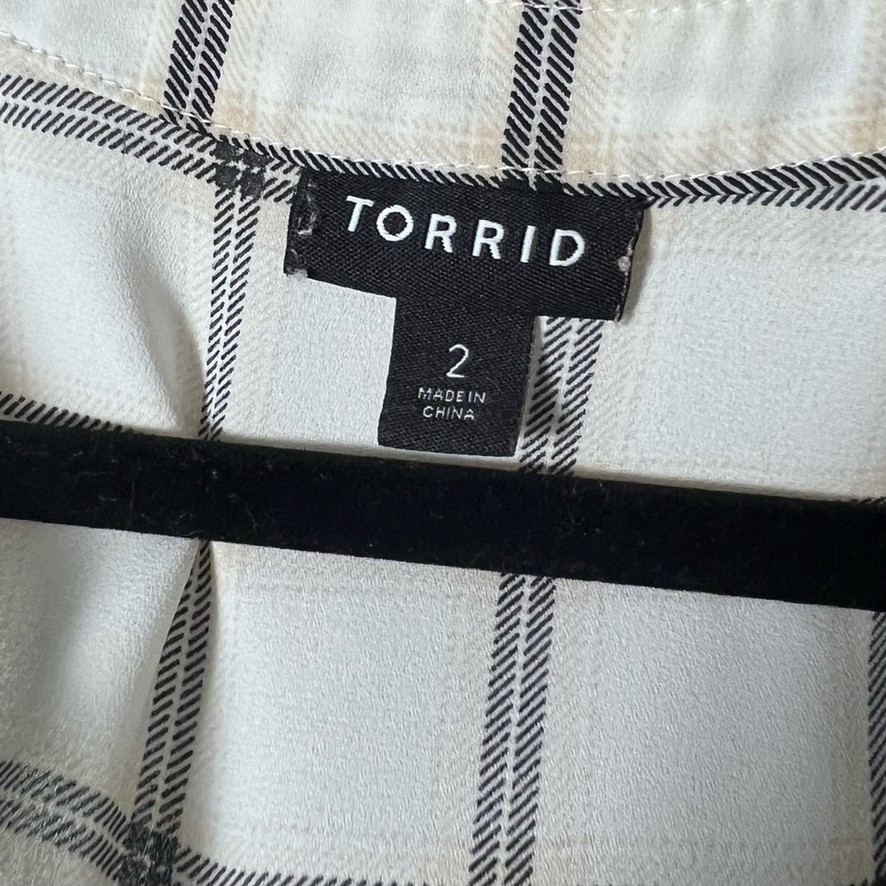 Torrid Sleeveless Peplum Georgette Tie-Front Blouse (Size 2) - Picture 6 of 8